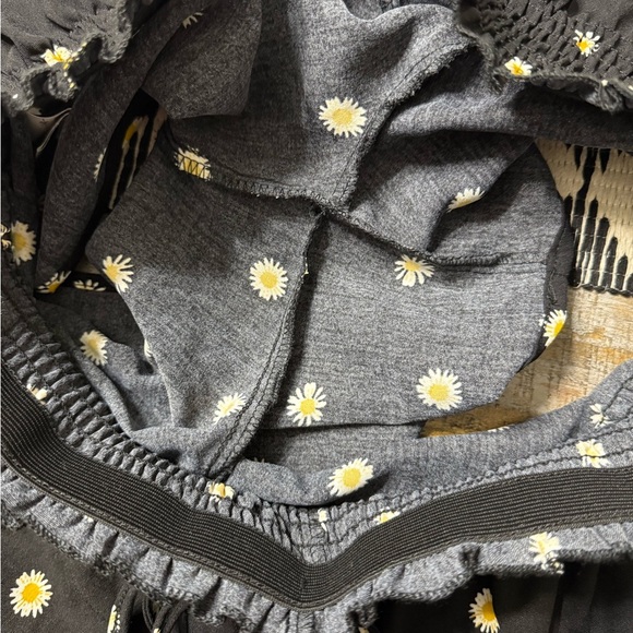 SHEIN daisy print summer boho shorts - Picture 9 of 10
